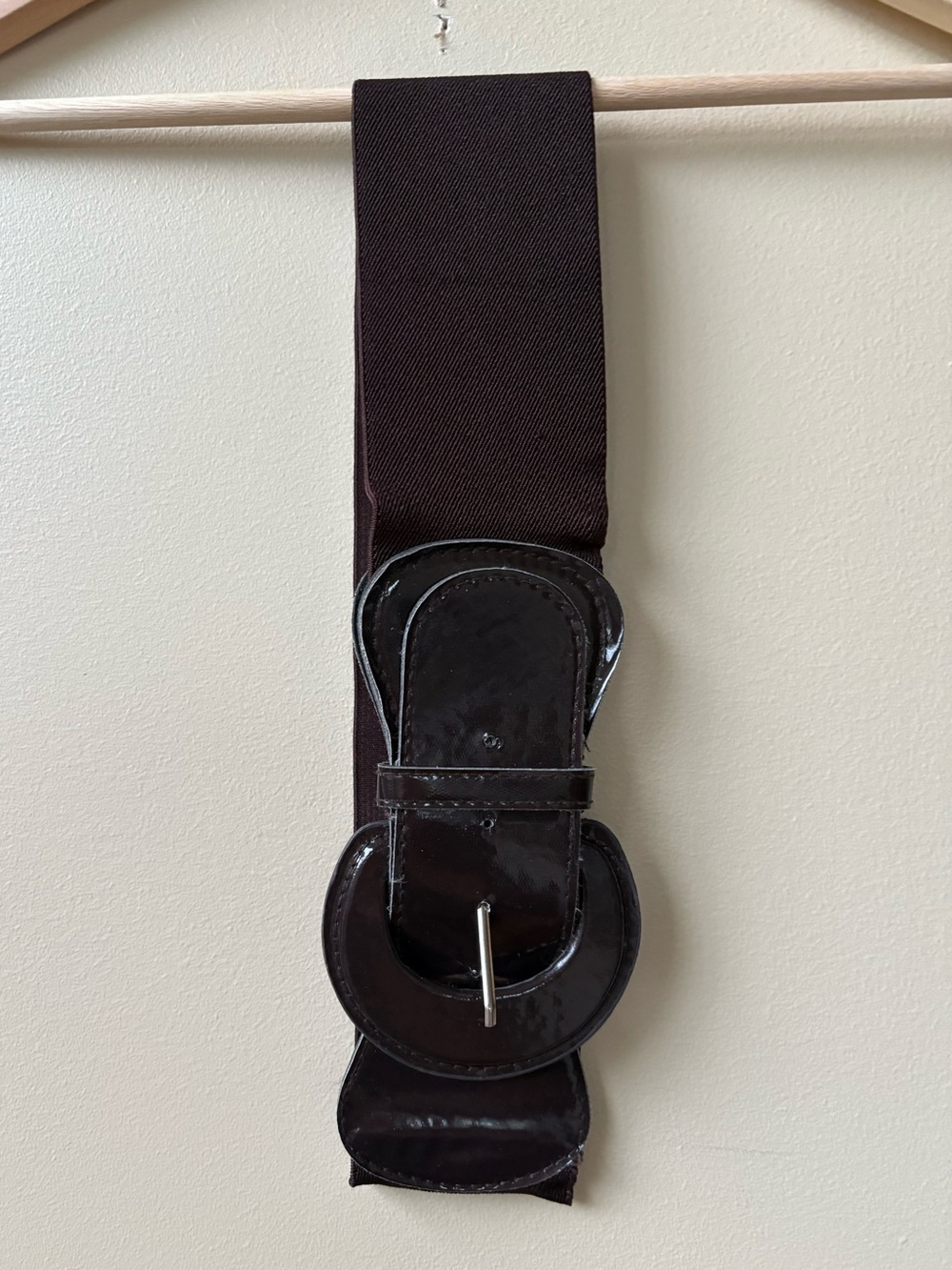 Wide Elastic Fashion Belt with Dark Brown Patent Buckle